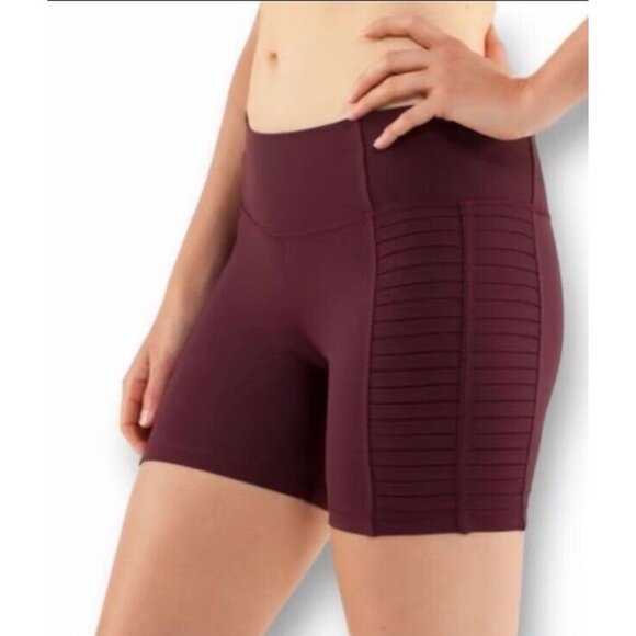lululemon athletica Pants - Lululemon Size XS Women’s Breath of Fire Short Bordeaux Drama Burgandy Pull On